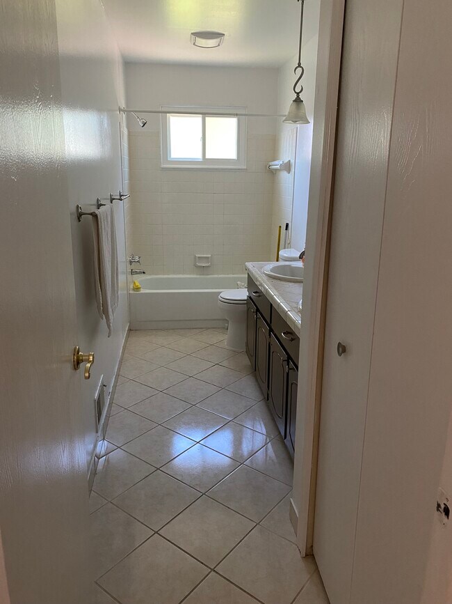 Building Photo - 44144 Saltz Rd