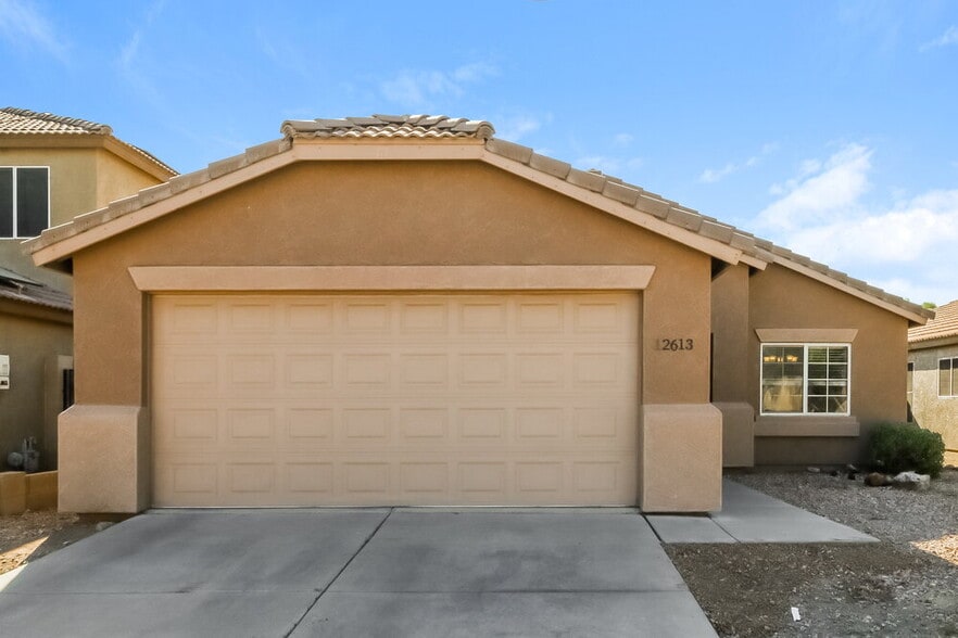 Primary Photo - 12613 W Bloomfield Rd