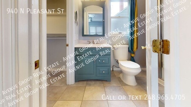 Building Photo - 940 N Pleasant St