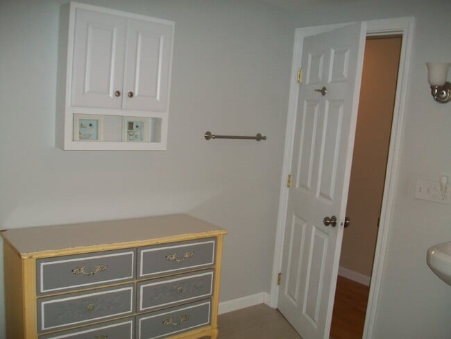 Building Photo - 355 New Hampton Rd