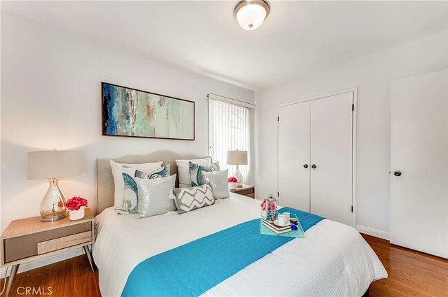 Building Photo - 7026 Schroll St