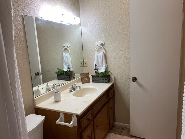 Building Photo - 1208 Aspen St