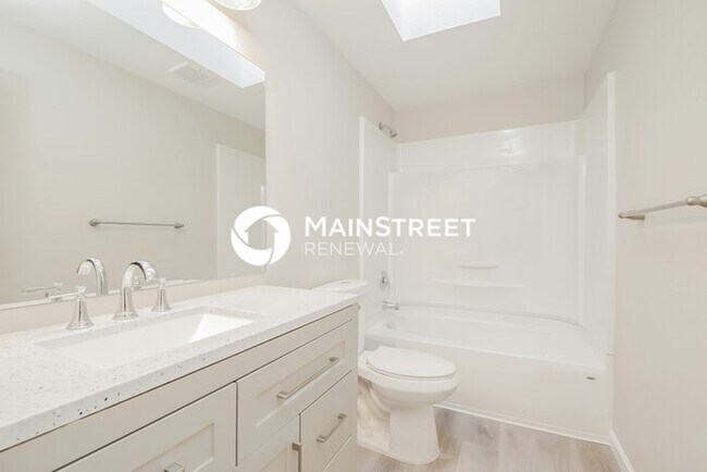 Building Photo - 4 Bedroom Pet-Friendly Home in PUYALLUP, WA with Main Street Renewal