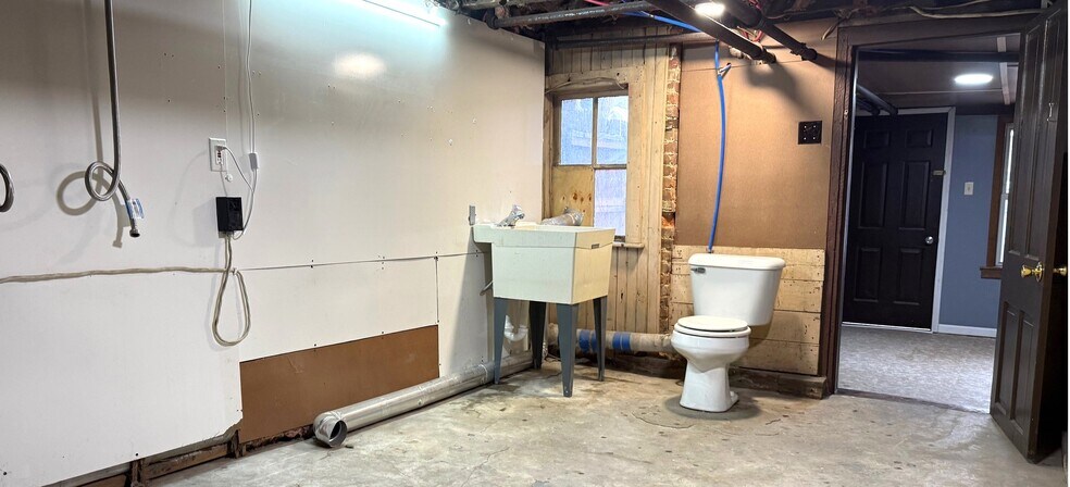 Building Photo - 314 E Dewart St