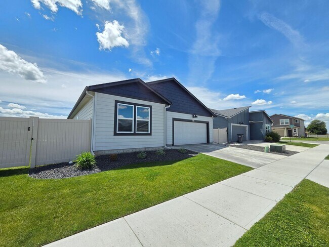 Building Photo - $2,695 - 4 Bed / 2 Bath Beautiful Newer Construction Home in Cheney