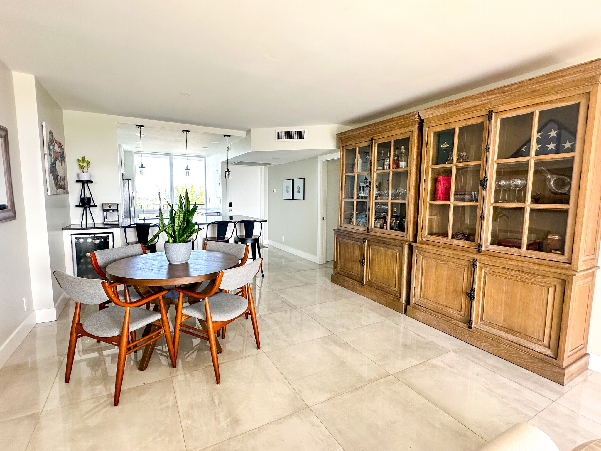 Dining Room - 521 N Riverside Dr