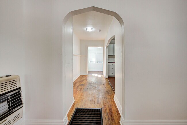Building Photo - 1132 W Eufaula St