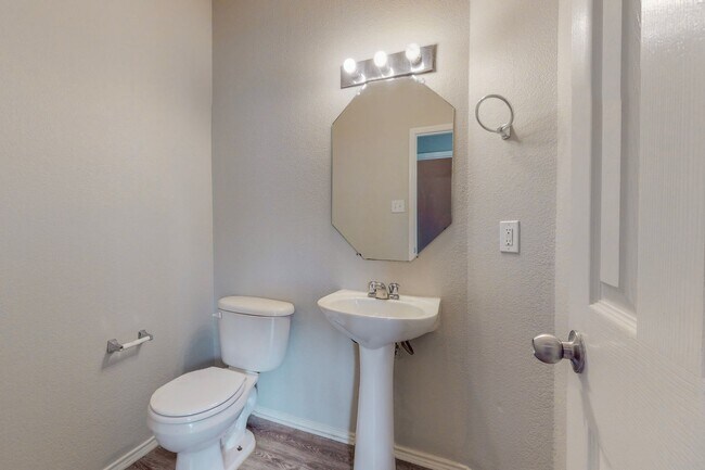 Building Photo - ***Pre-Marketing*** Great Home with Room T...