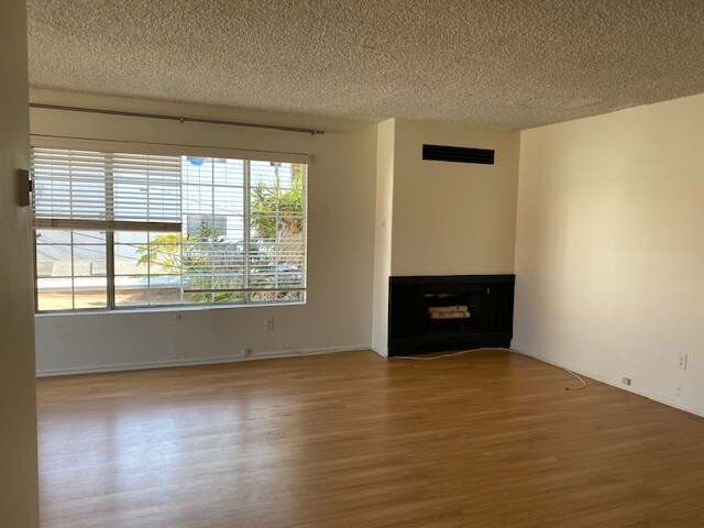 Building Photo - 117 Catamaran St
