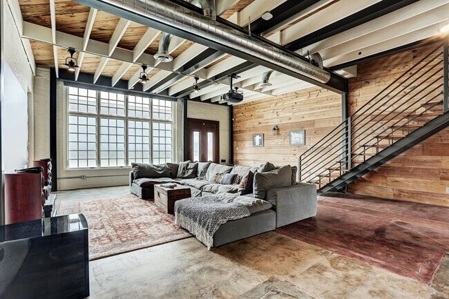 Building Photo - 808 Coronado St