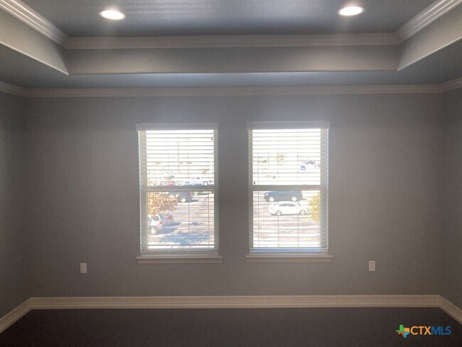 Building Photo - 2710 S Clear Creek Rd