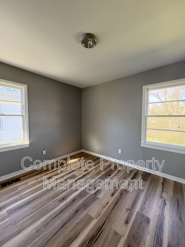 Building Photo - 810 Fairfax Ave