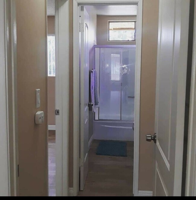 Building Photo - 9146 Somerset Blvd