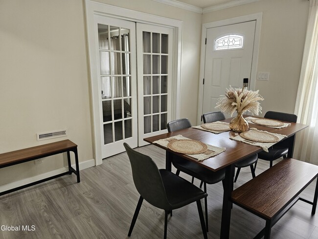 Building Photo - 489 Grooms Rd