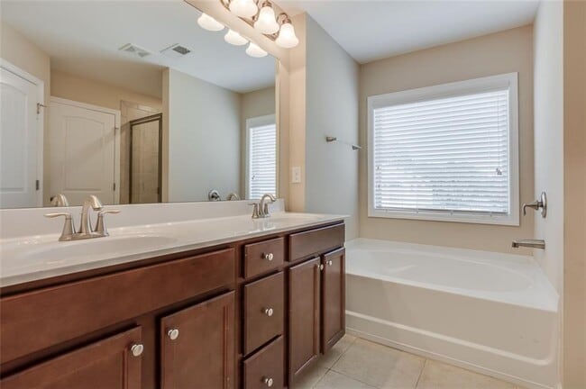 Building Photo - 809 Ivy Vine Pl