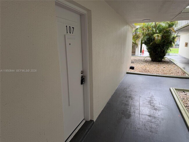 Building Photo - 4235 N University Dr