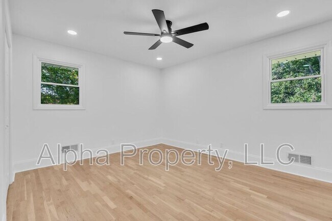Building Photo - 403 Watkins Rd