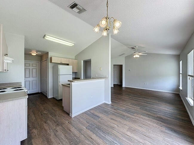 Building Photo - 424 Danube Dr