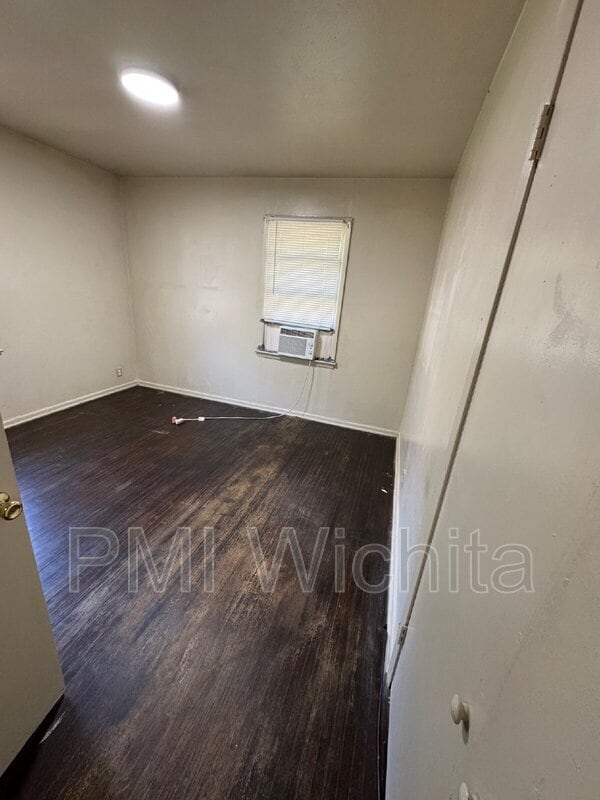 Building Photo - 2302 S Broadview St