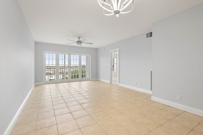 Building Photo - 1101 Crystal Lake Dr