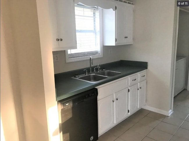 Building Photo - 123 Willow Creek Rd