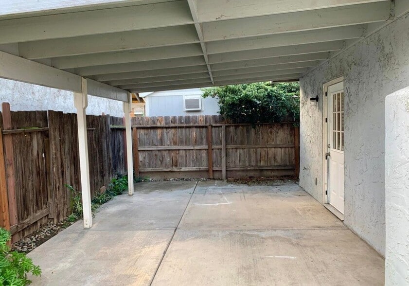 Building Photo - 1403 E Sunnyview Ave