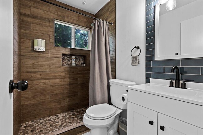 Building Photo - 3002 Brinwood Ave