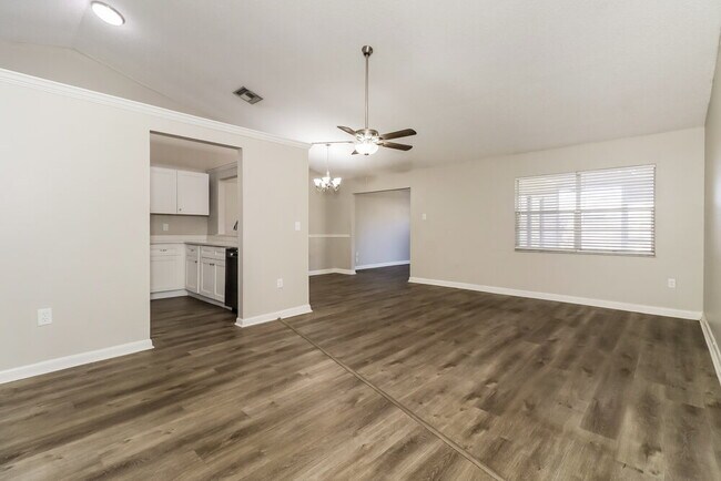 Building Photo - 7964 Putnam Cir