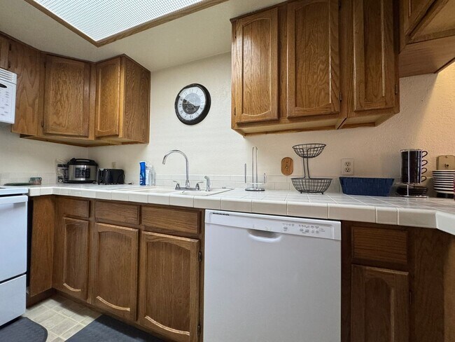 Building Photo - 2BR 2 BA Furnished  Condo across from Colorado Rivergated entry