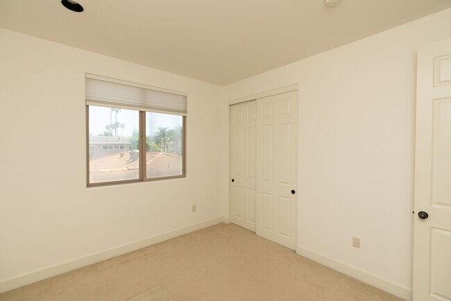 Building Photo - 3 Bedroom Townhome in Crown Point – Pacific Beach