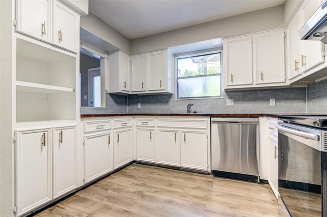 Building Photo - 1605 Dale Cove