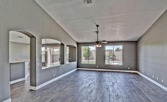 Building Photo - 14284 W Woodbridge Ave