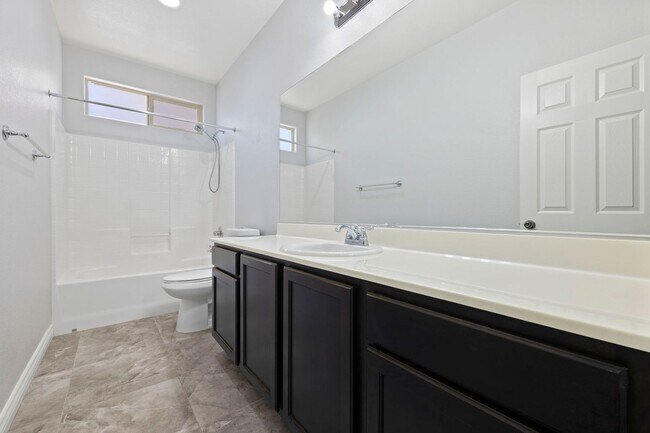 Building Photo - Stunning 1-Story Home in the Heart of Moun...
