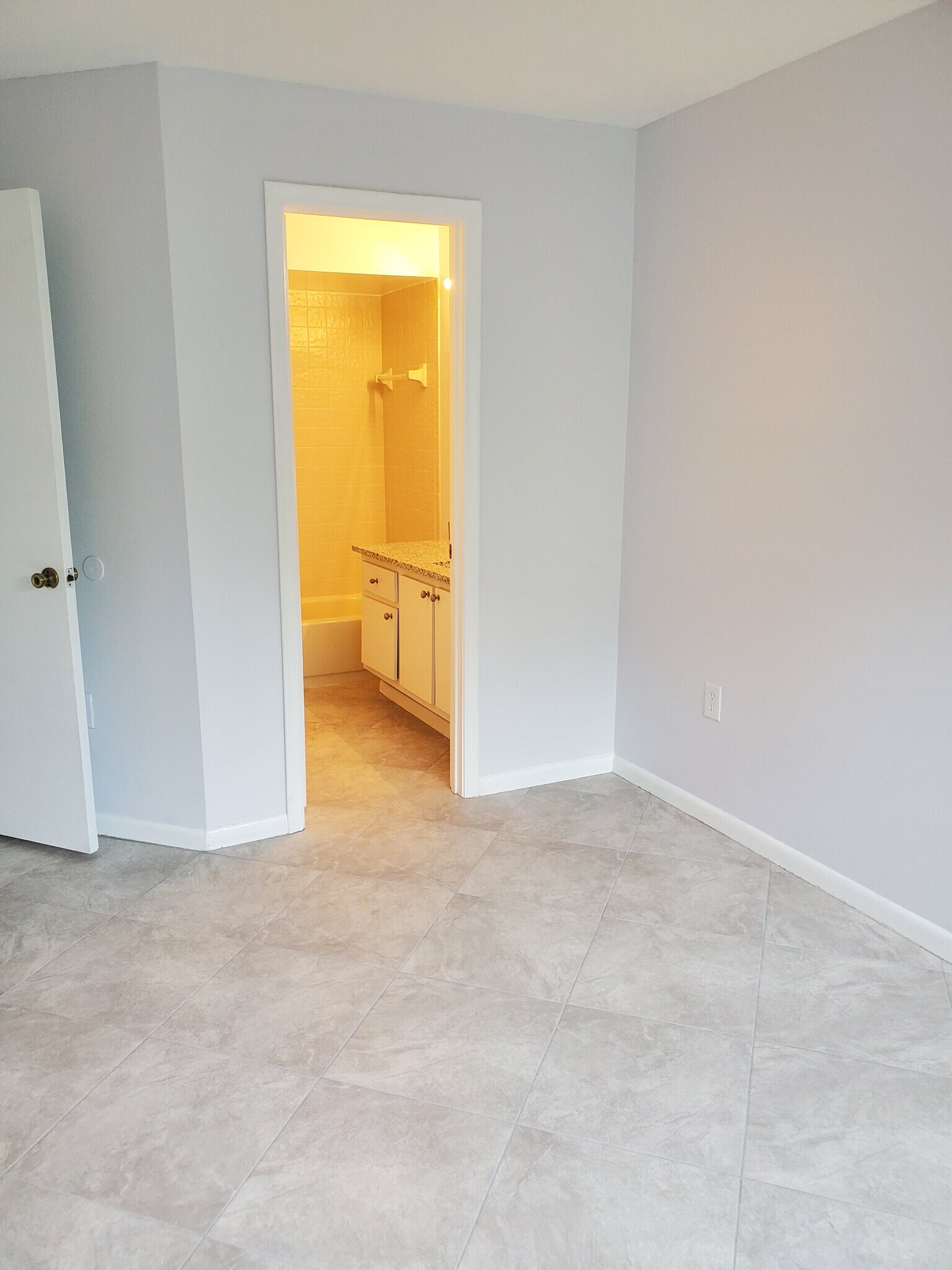 Building Photo - 3546 Southpointe Dr