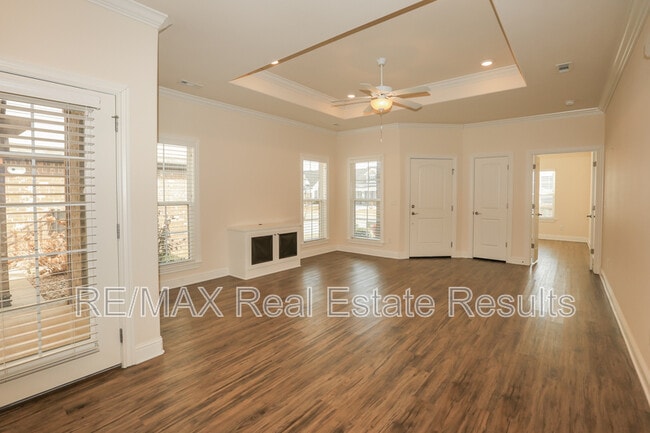 Building Photo - 2106 SW Huntwick Ave