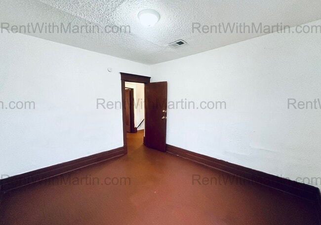 Building Photo - 820 W 2nd St