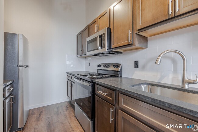 Building Photo - 424 Main St