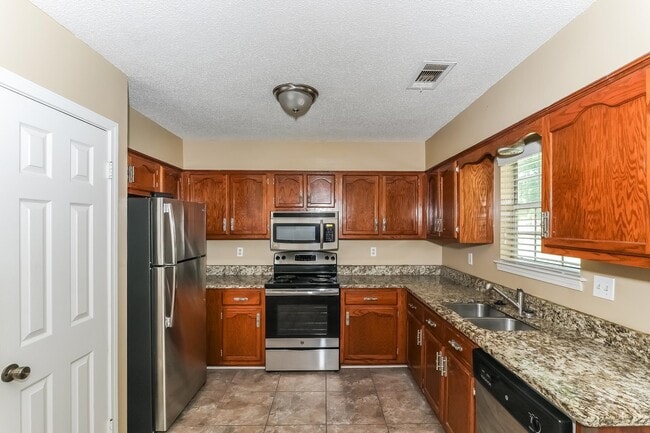 Building Photo - 4820 Greenlawn Cove