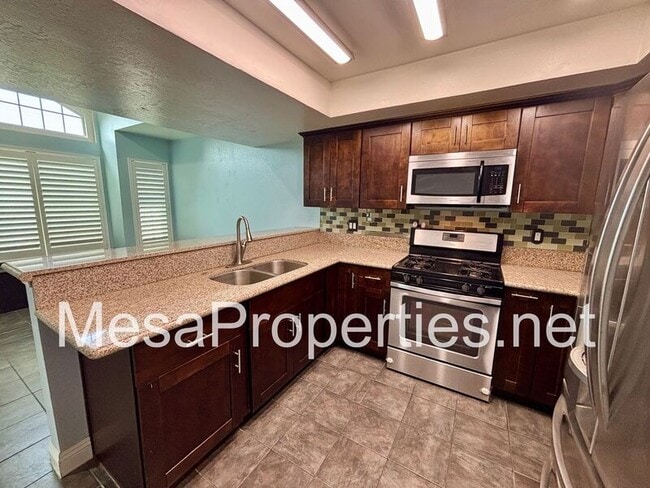 Building Photo - 118 N Glendora Ave