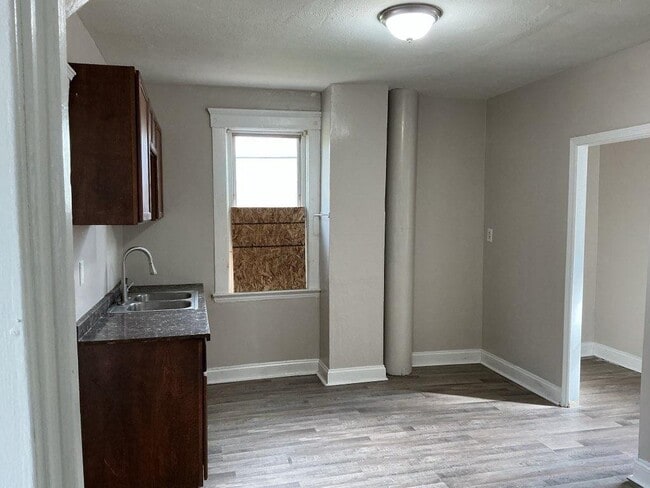 Building Photo - 3206 Saratoga Ave