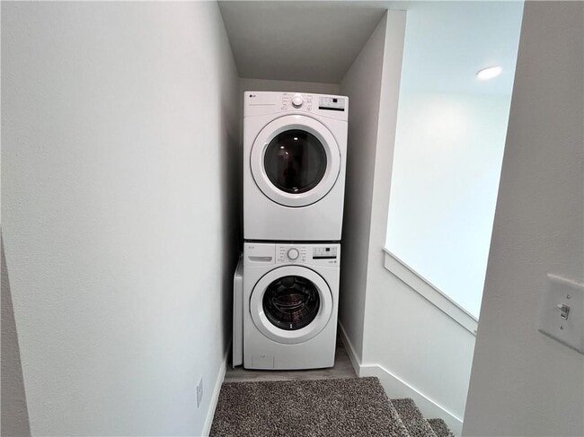 Building Photo - 841 Reading RR Ln