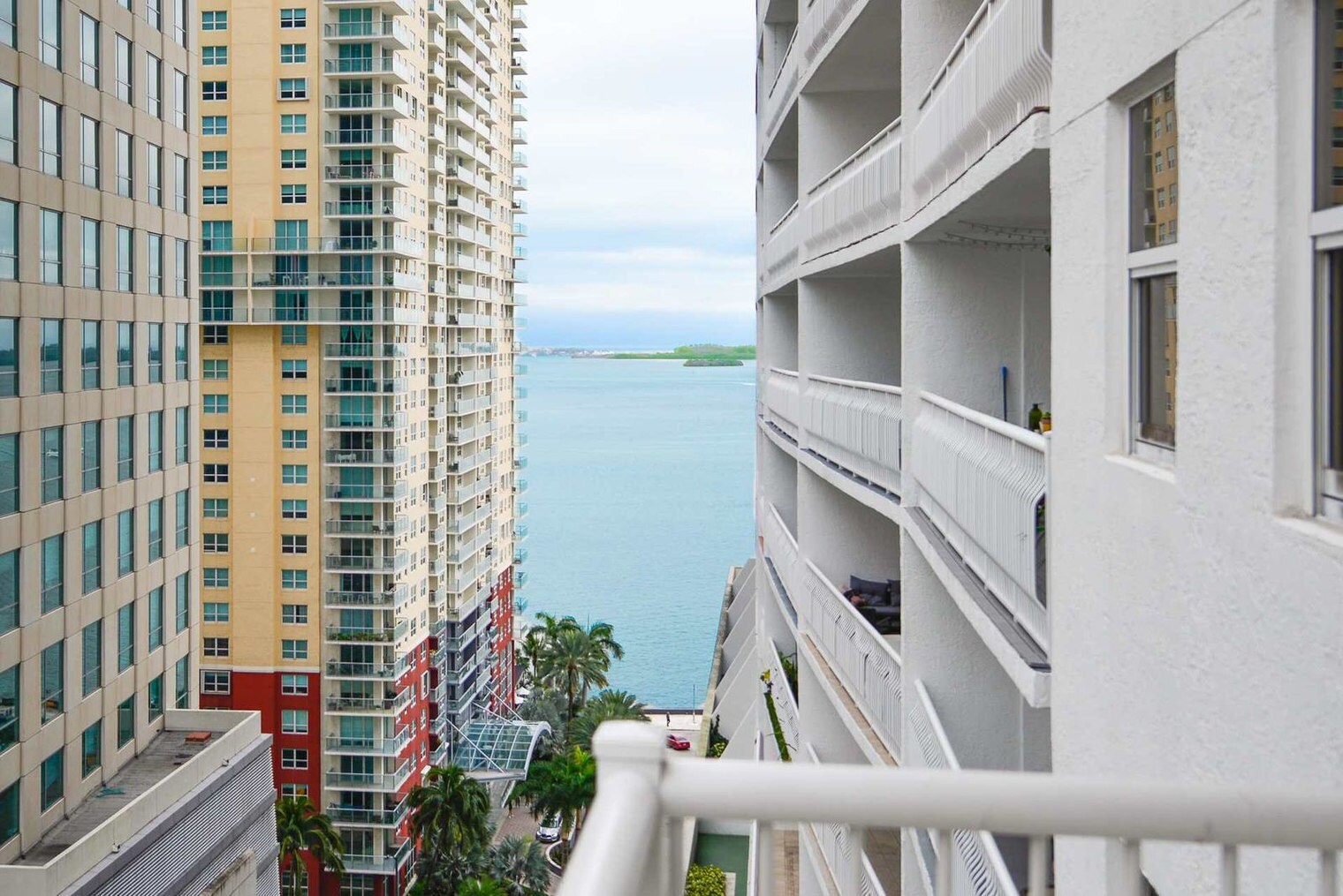 Building Photo - 1200 Brickell Bay Dr