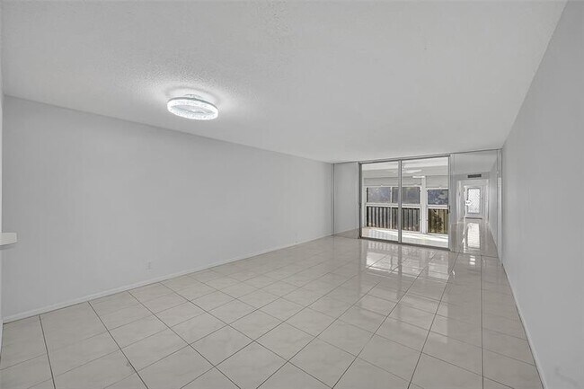 Building Photo - 14773 Cumberland Dr