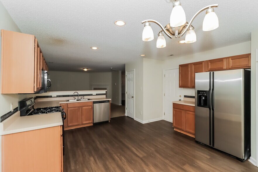 Building Photo - 1317 Crestfield Ct