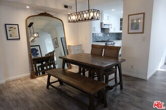 Building Photo - 944 Palm Ave