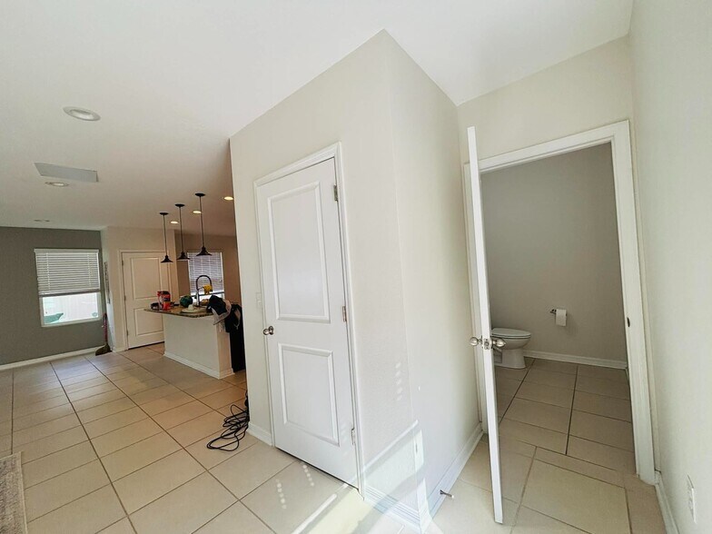 Building Photo - 110 San Carrara Ct