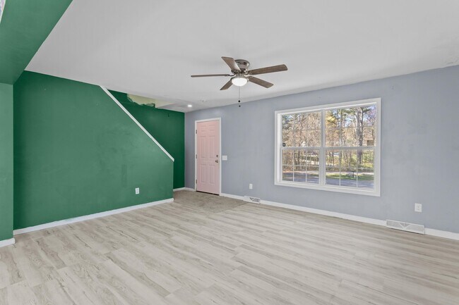 Building Photo - 7 Pheasant Run