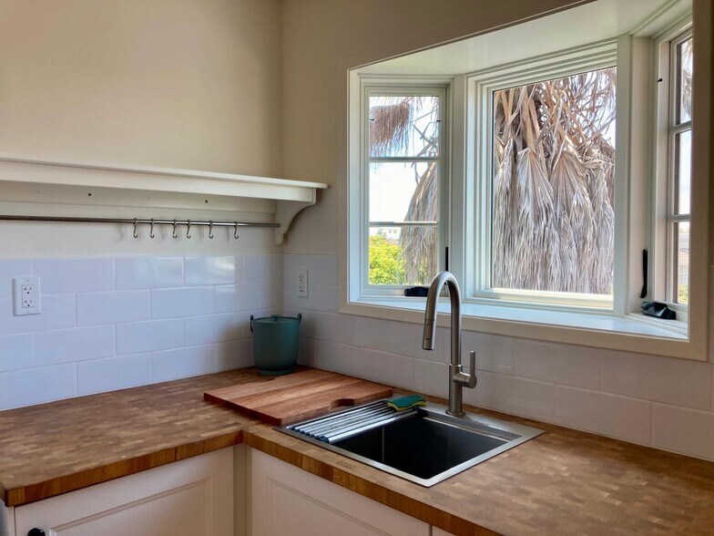 kitchen bay window, shelf, faucet - 624 Bonair St