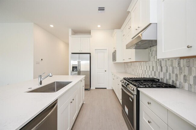 Building Photo - 26811 Tree Mallow Dr