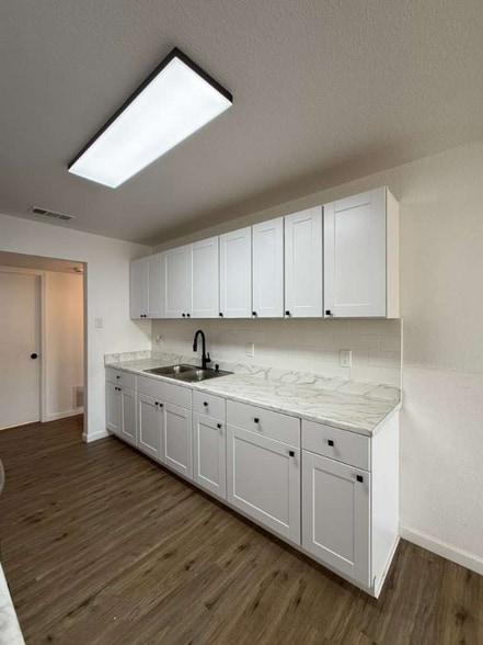 Building Photo - 230 Craigmont Ln